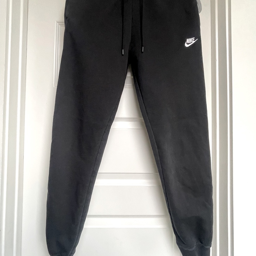 Nike women’s black sweatpants